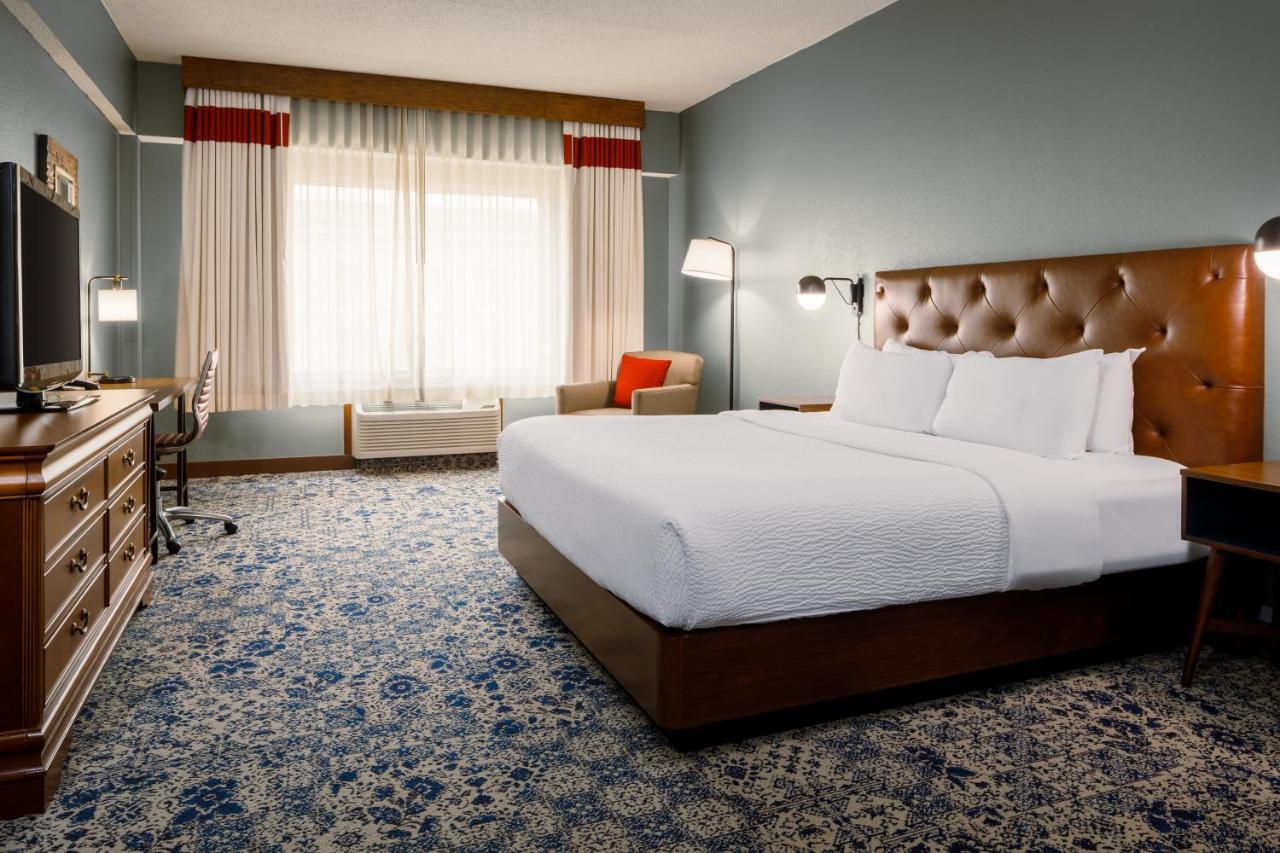 Four Points By Sheraton Louisville Airport Bagian luar foto